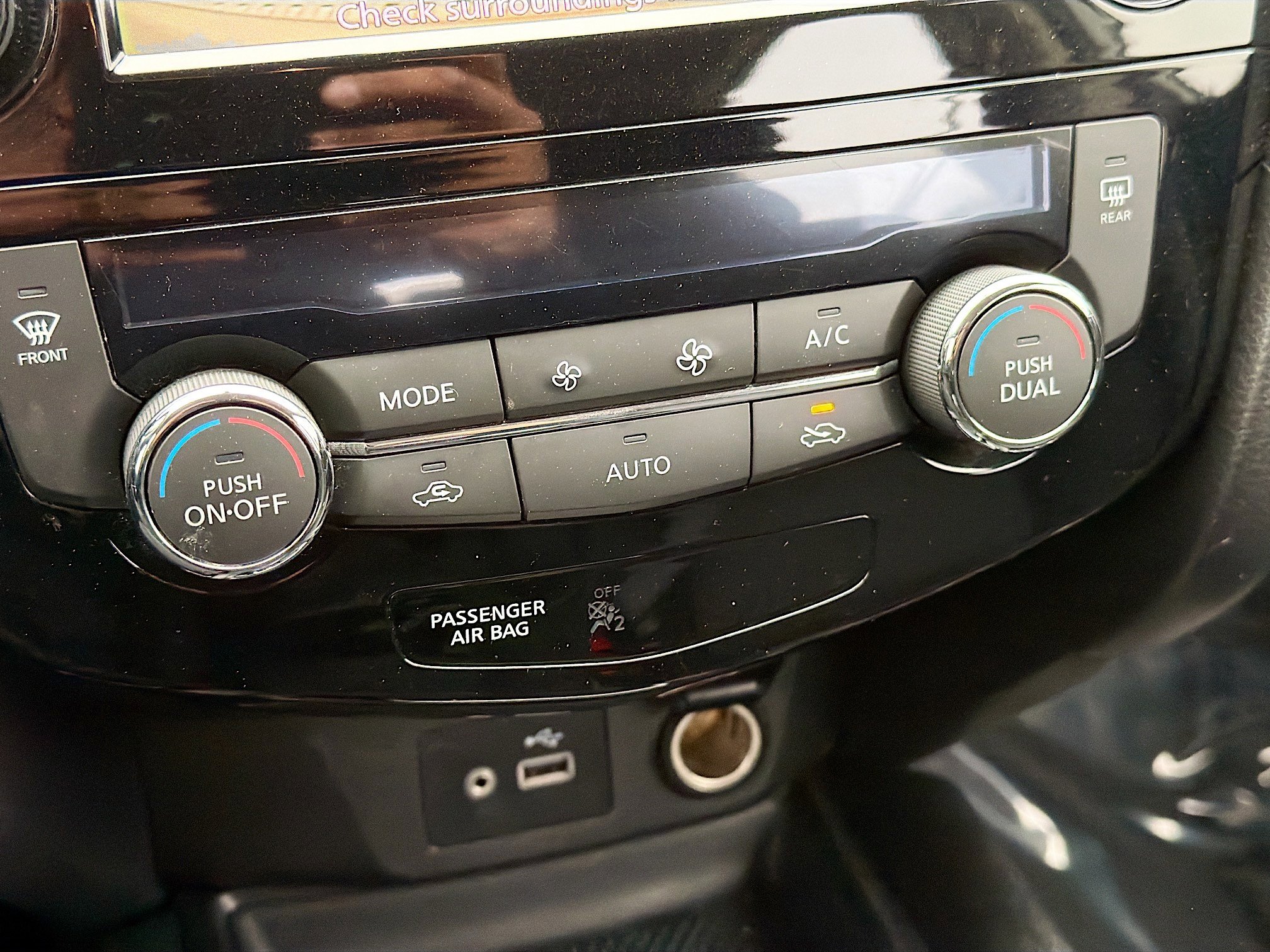 Used 2018 Nissan Rogue SV image 32