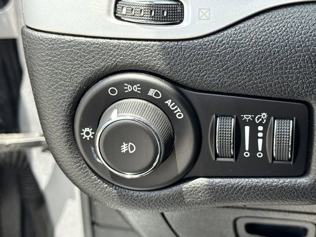 Used 2018 Jeep Cherokee Latitude Plus w/ Cold Weather Group image 33