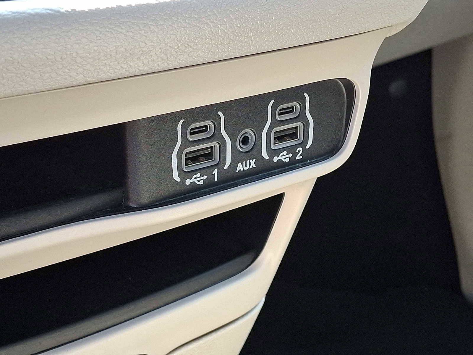 Used 2023 Chrysler Pacifica Touring-L FWD image 24