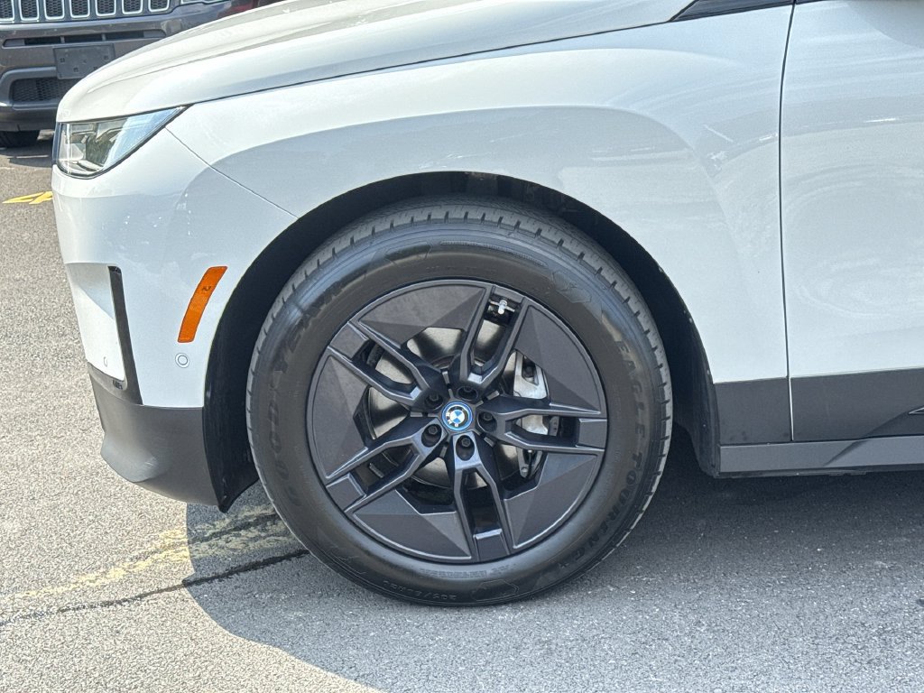 Used 2024 BMW iX xDrive50 w/ Convenience Package AWD/4WD image 17