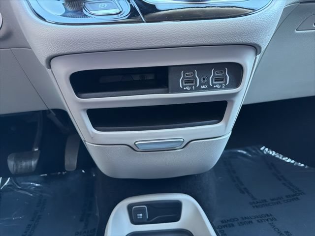 Used 2022 Chrysler Voyager LX image 24