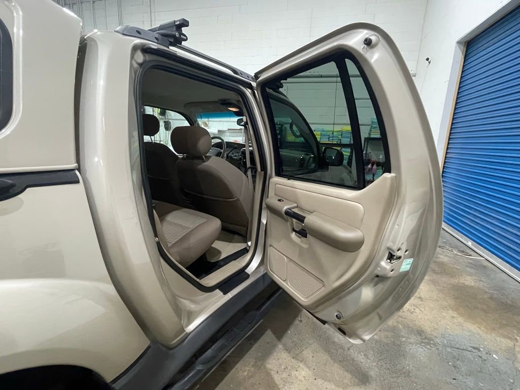 Used 2004 Ford Explorer Sport Trac XLT AWD/4WD image 37