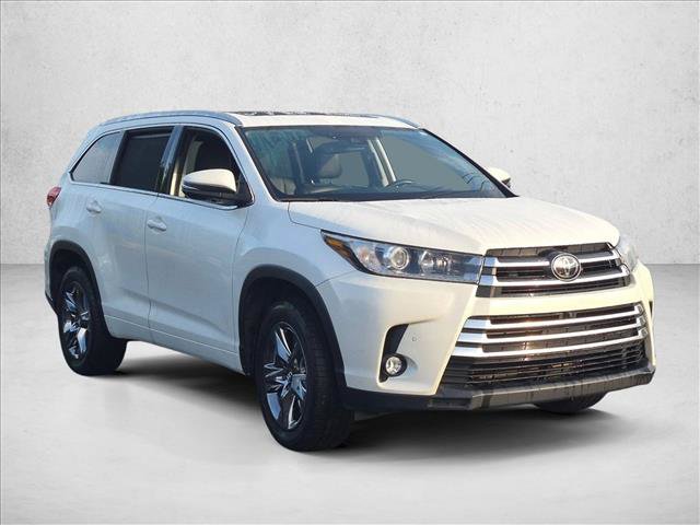 Used 2017 Toyota Highlander Limited Platinum FWD image 3