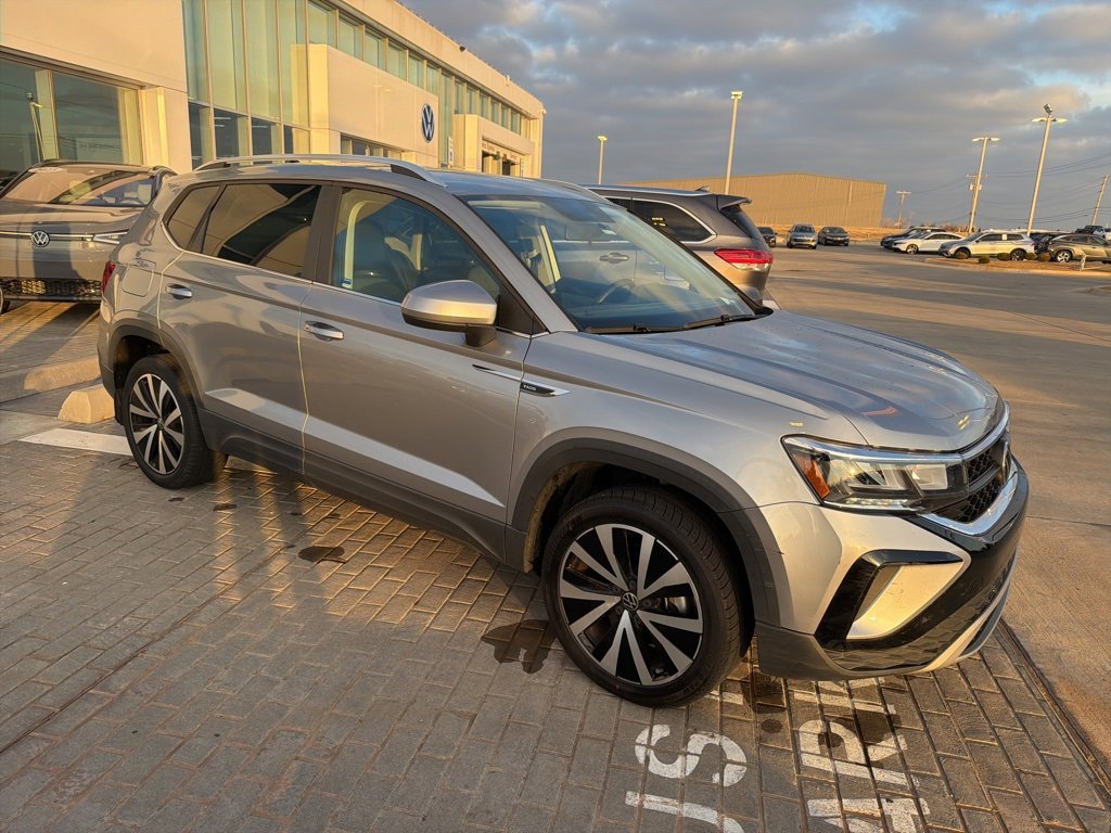 Used 2022 Volkswagen Taos SE image 3