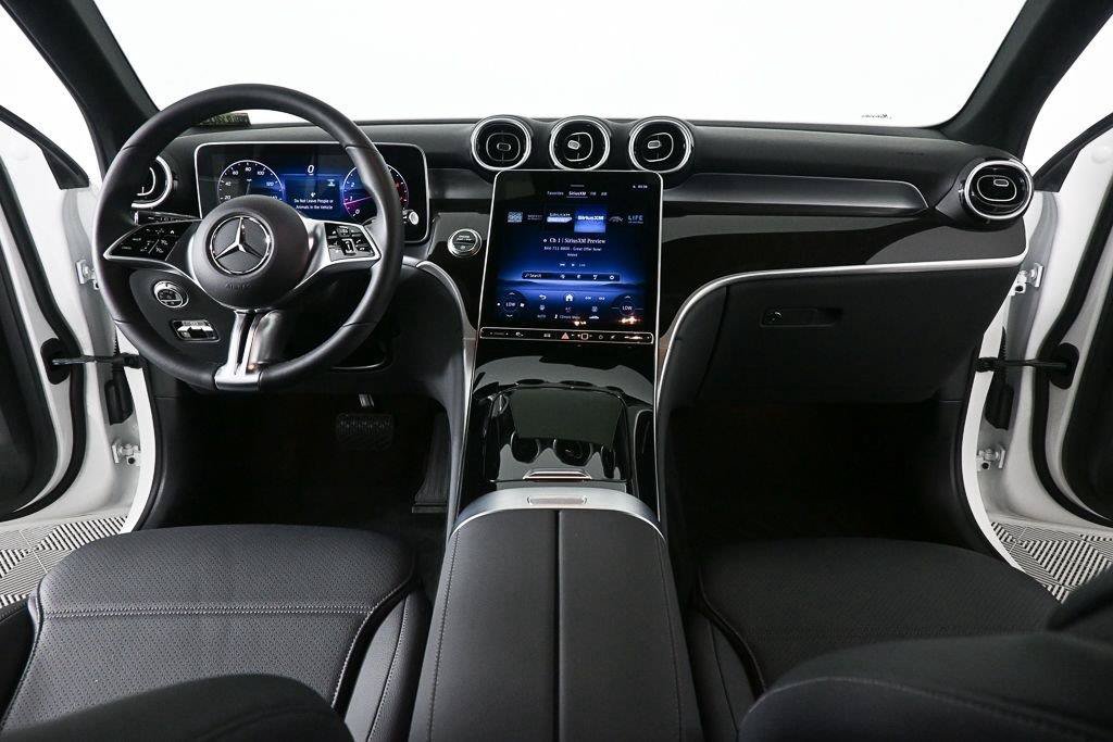Used 2025 Mercedes-Benz GLC 300 4MATIC image 17