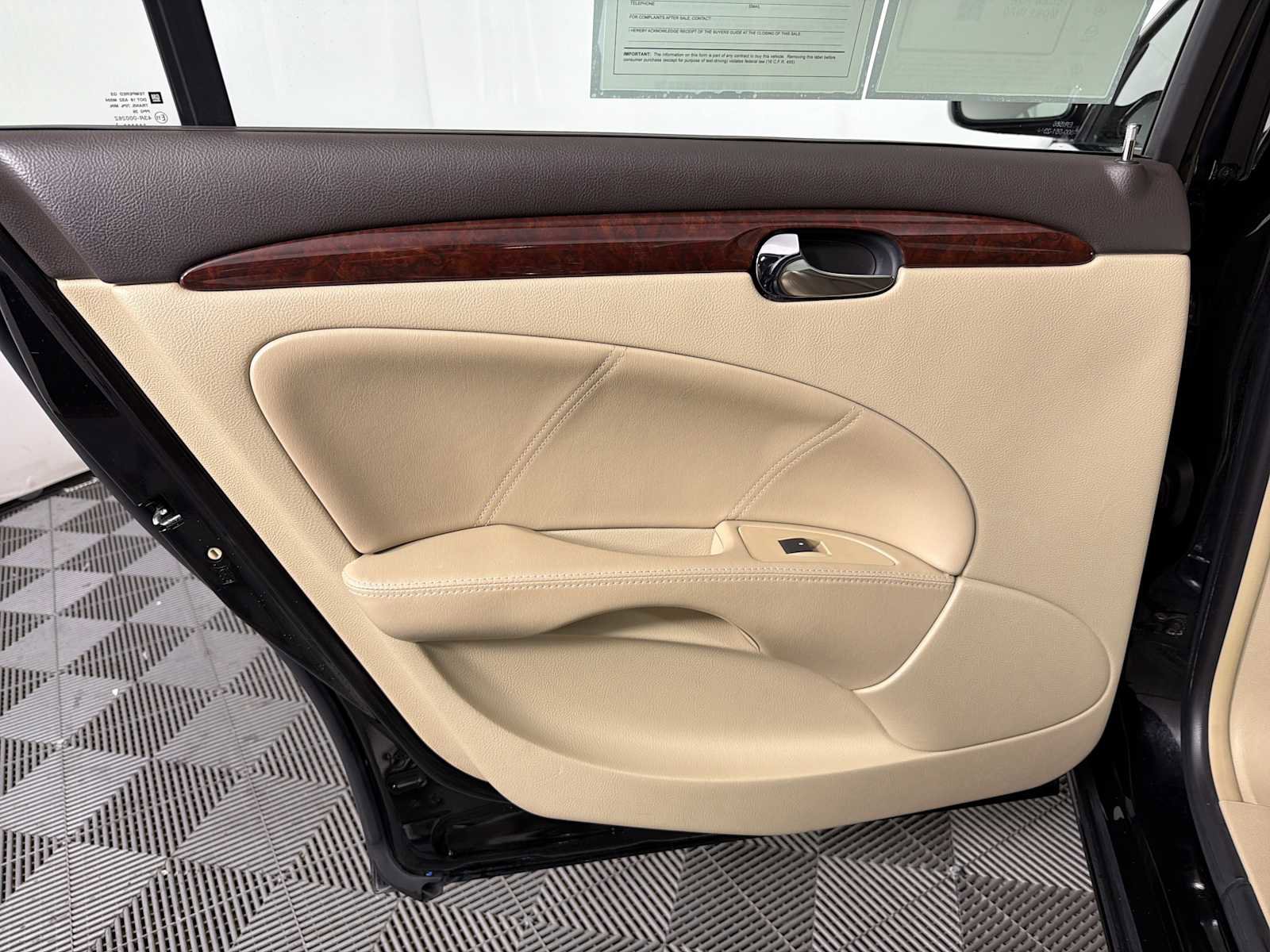 Used 2007 Buick Lucerne CXL w/ Luxury Package FWD image 18