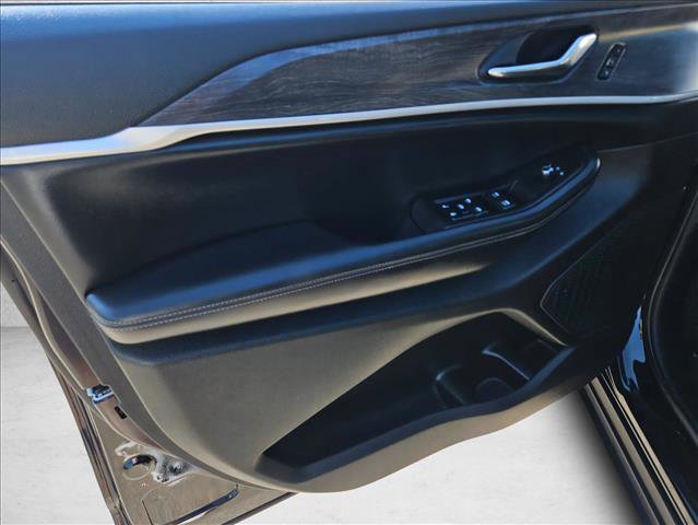 Used 2024 Jeep Grand Cherokee L Limited w/ Luxury Tech Group II image 15