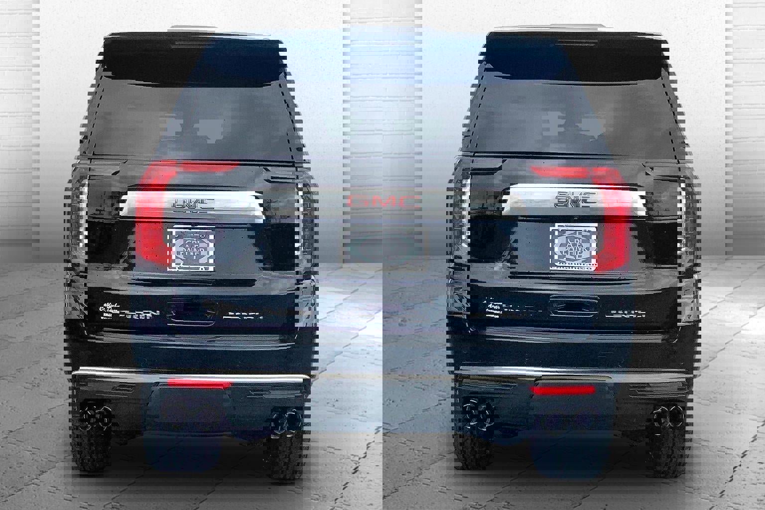 Used 2023 GMC Yukon XL Denali AWD/4WD image 3