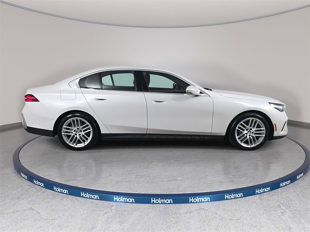 Used 2025 BMW 530i xDrive w/ Premium Package image 5