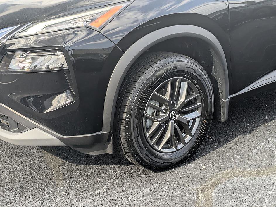 Used 2023 Nissan Rogue S image 9