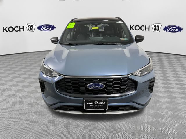 Used 2023 Ford Escape ST-Line w/ Tech Pack #1 AWD/4WD image 2
