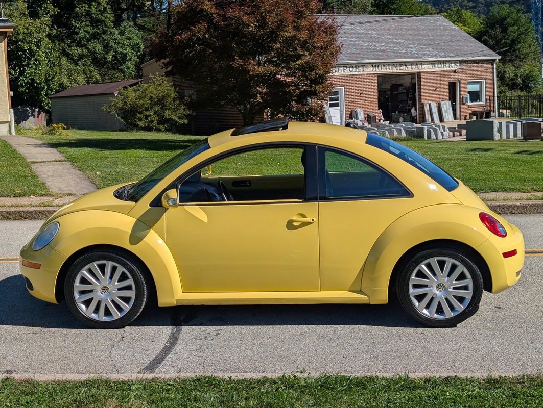 Used 2008 Volkswagen Beetle SE FWD image 13