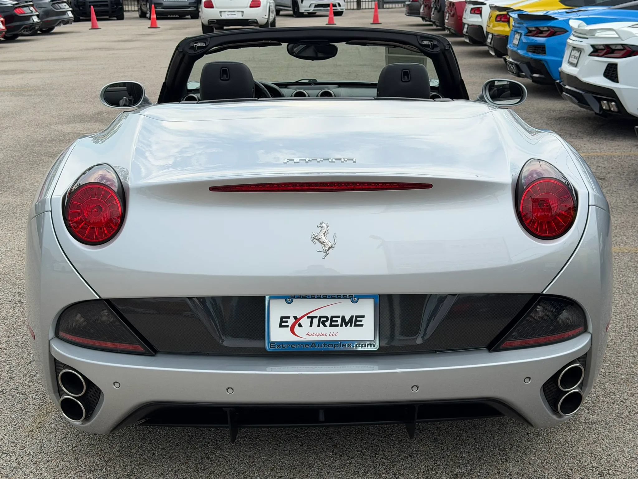 Used 2010 Ferrari California RWD image 3