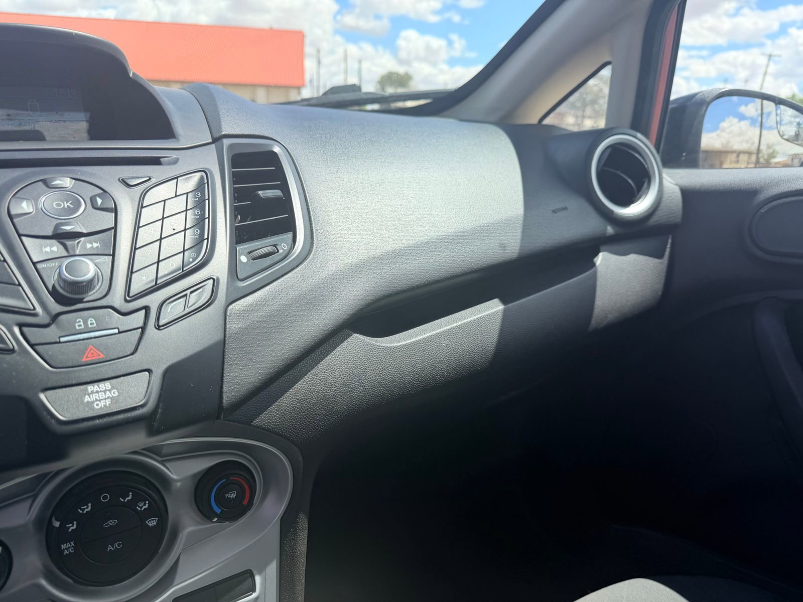 Used 2016 Ford Fiesta SE w/ SE Black Package FWD image 16