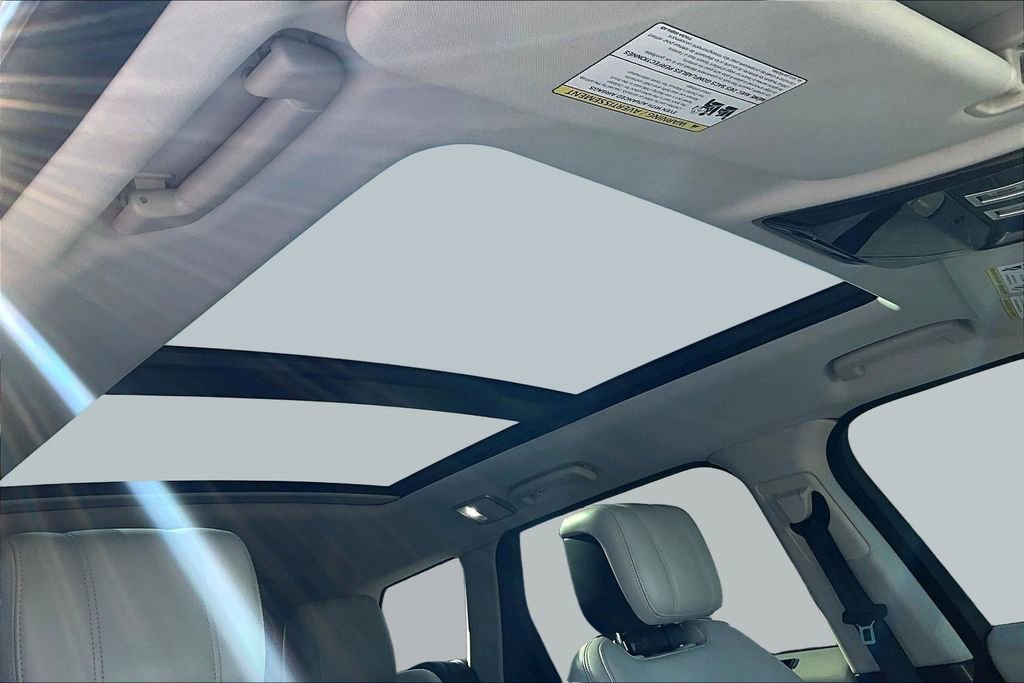 Used 2018 Land Rover Range Rover Sport HSE image 28