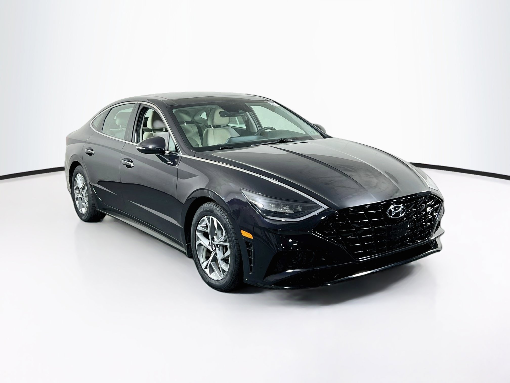 Used 2023 Hyundai Sonata SEL w/ Convenience Package FWD image 3