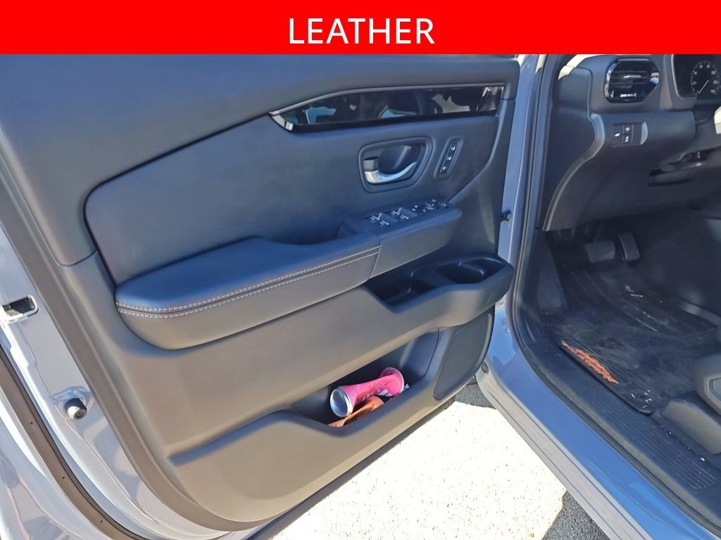 Used 2025 Honda Pilot TrailSport image 5