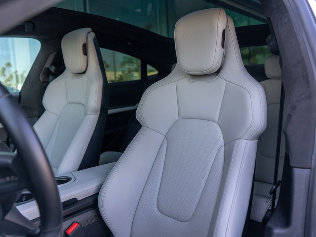 Used 2022 Porsche Taycan Turbo S image 4