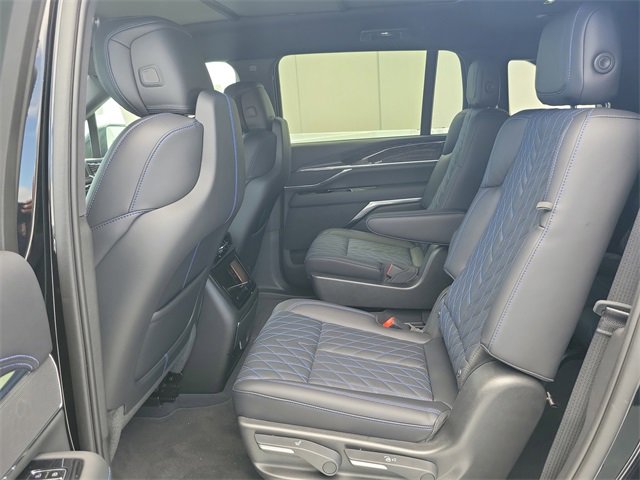 New 2026 Cadillac Escalade IQ Sport 1 w/ LPO, ONYX Package image 18
