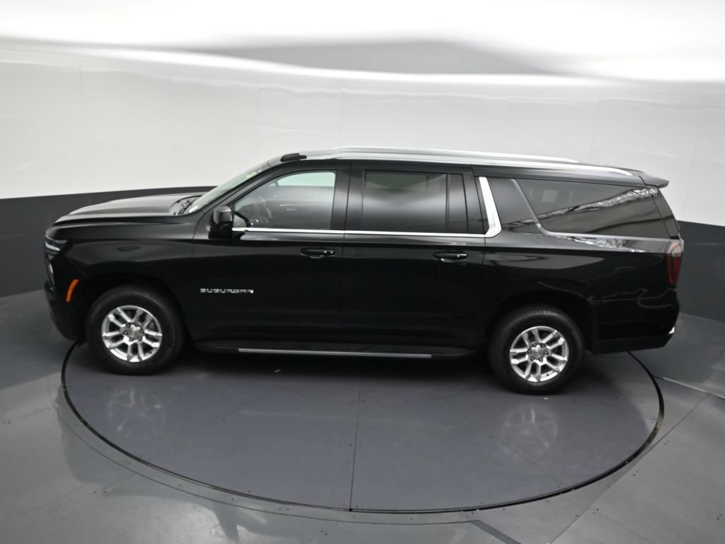 Used 2025 Chevrolet Suburban LS RWD image 21