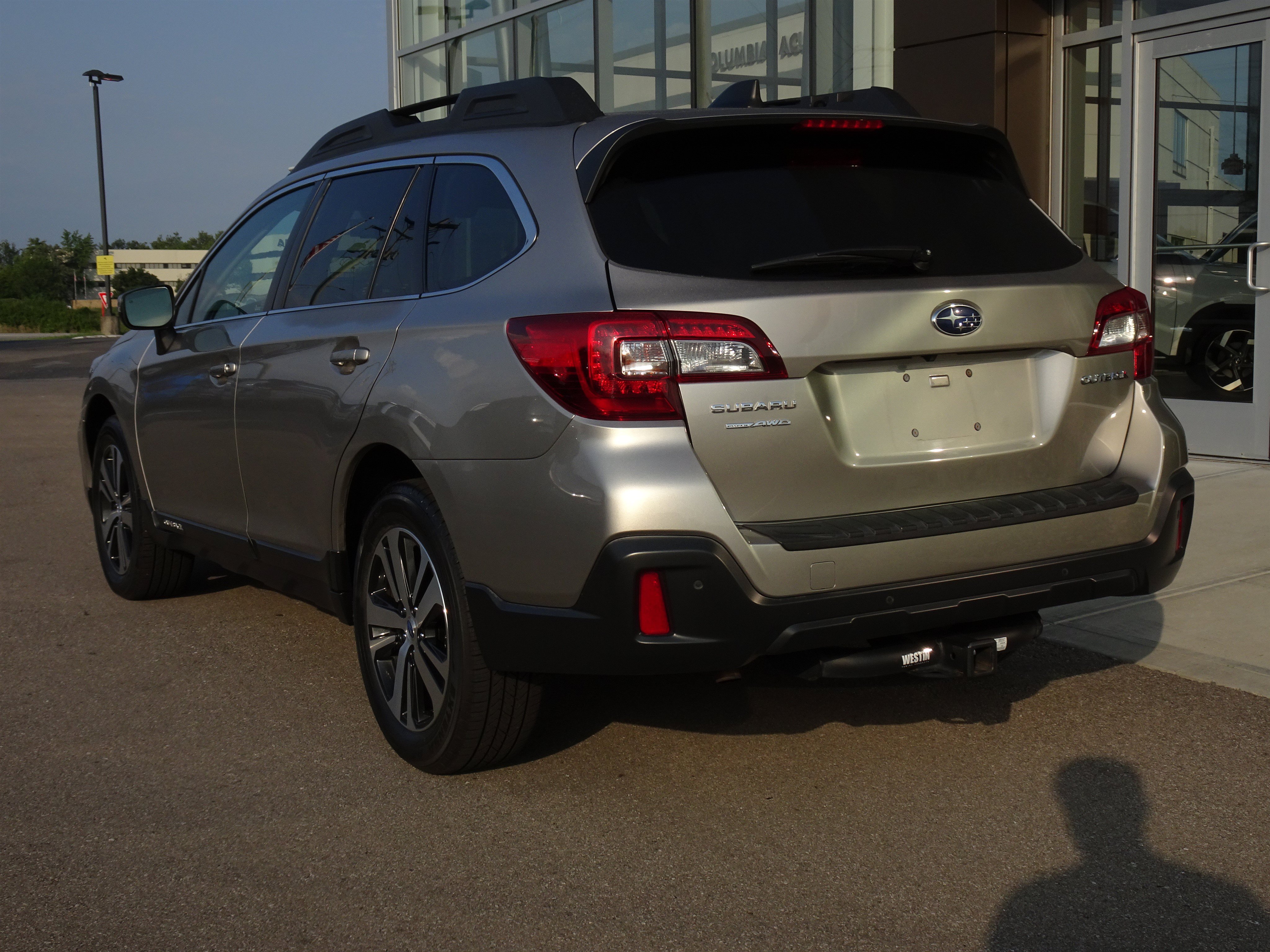 Used 2019 Subaru Outback 2.5i Limited AWD/4WD image 3