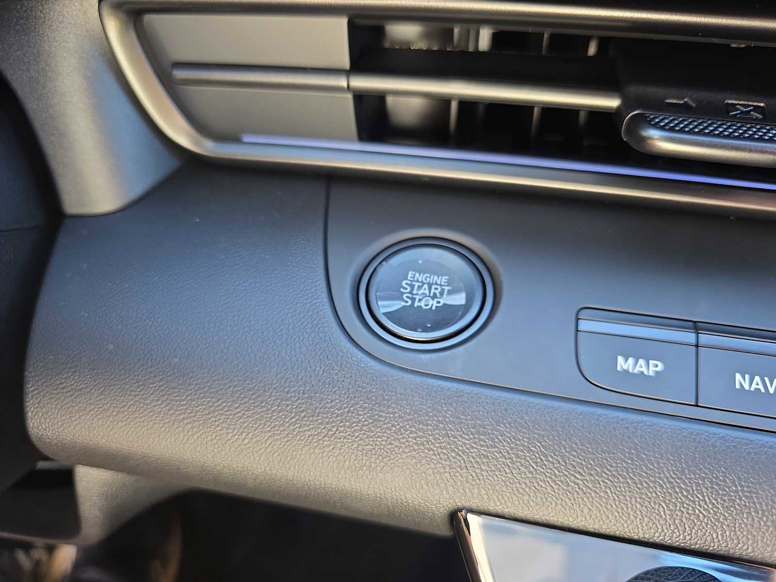 New 2025 Hyundai Elantra SEL image 15