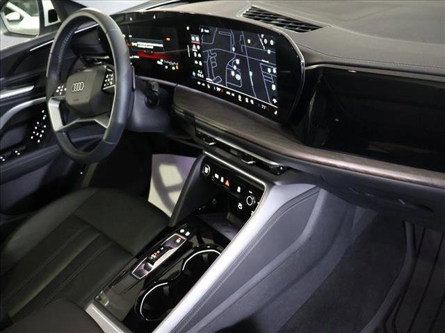 Used 2025 Audi Q5 Premium w/ Convenience Package image 27