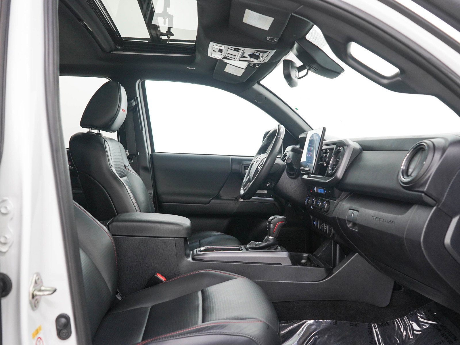 Used 2019 Toyota Tacoma TRD Off-Road AWD/4WD image 13