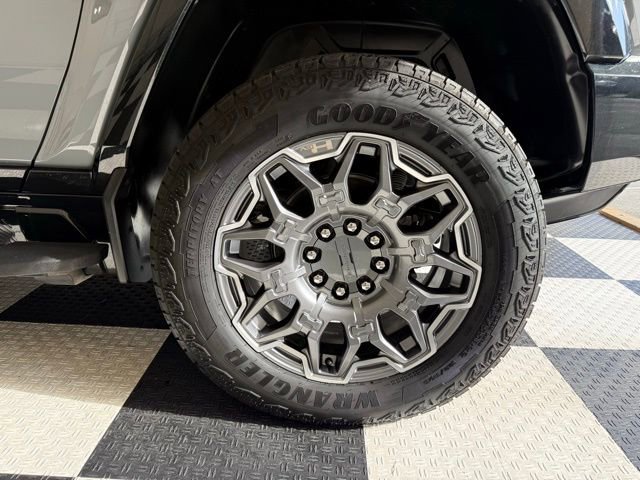 Used 2024 GMC Hummer EV 3X image 11