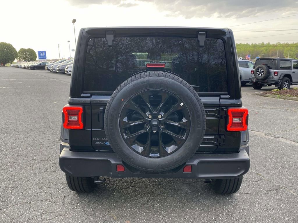 Used 2025 Jeep Wrangler Unlimited Sahara w/ Safety Group image 4