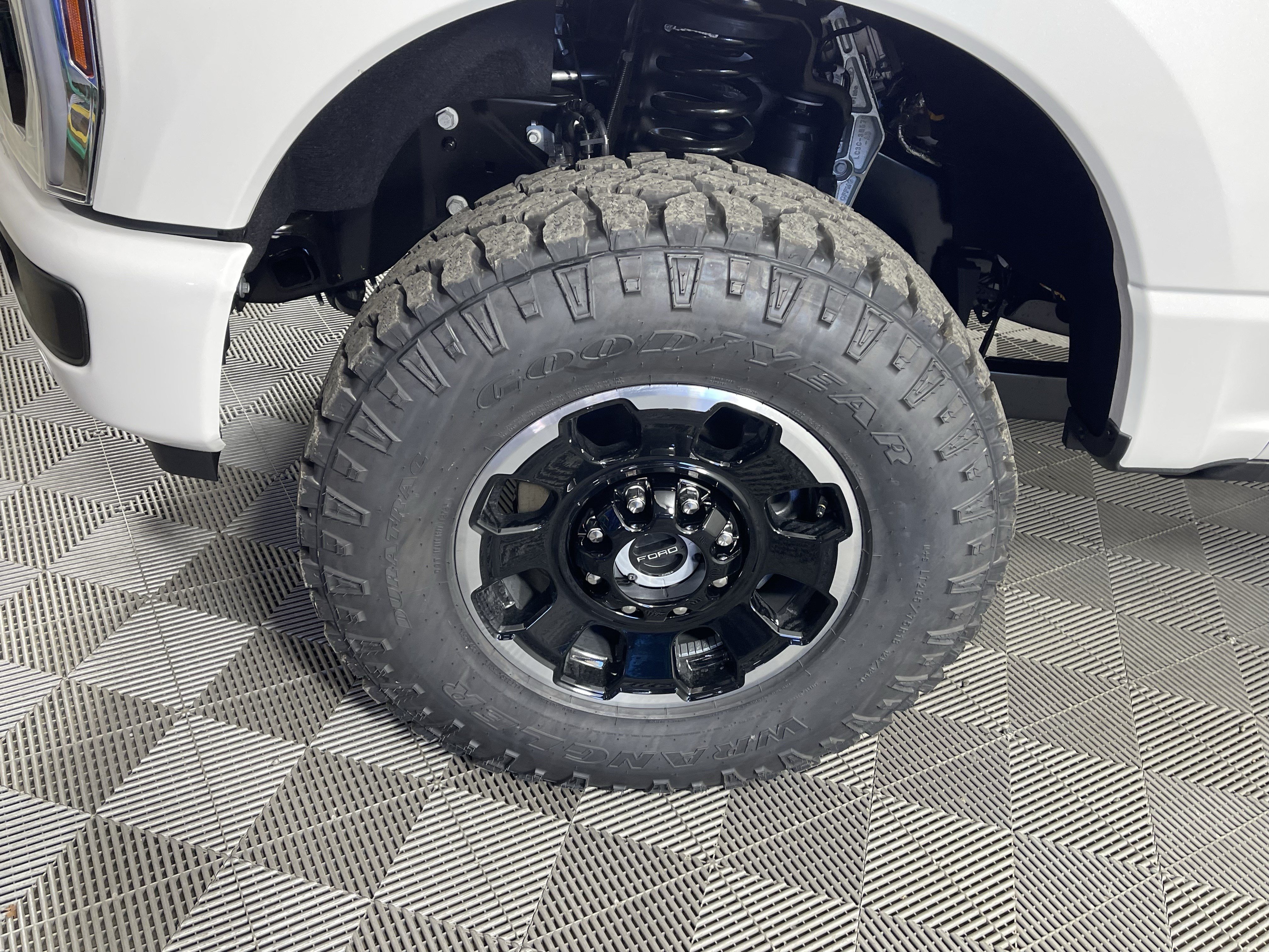 New 2027 Ford F350 Platinum w/ Tremor Off-Road Package AWD/4WD image 8
