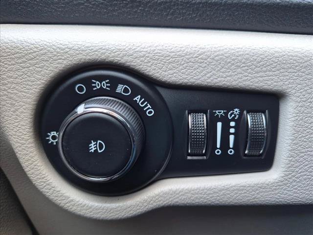 Used 2024 Chrysler Pacifica Limited FWD image 17