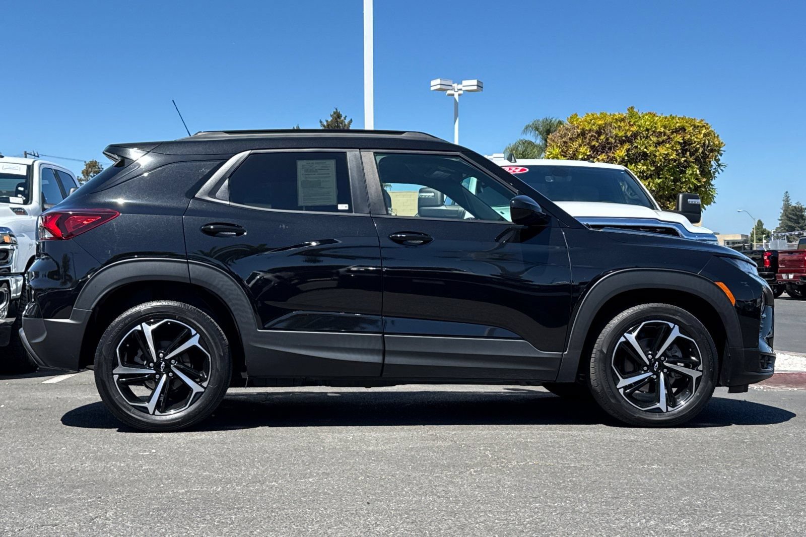 Used 2023 Chevrolet TrailBlazer RS w/ Convenience Package FWD image 4
