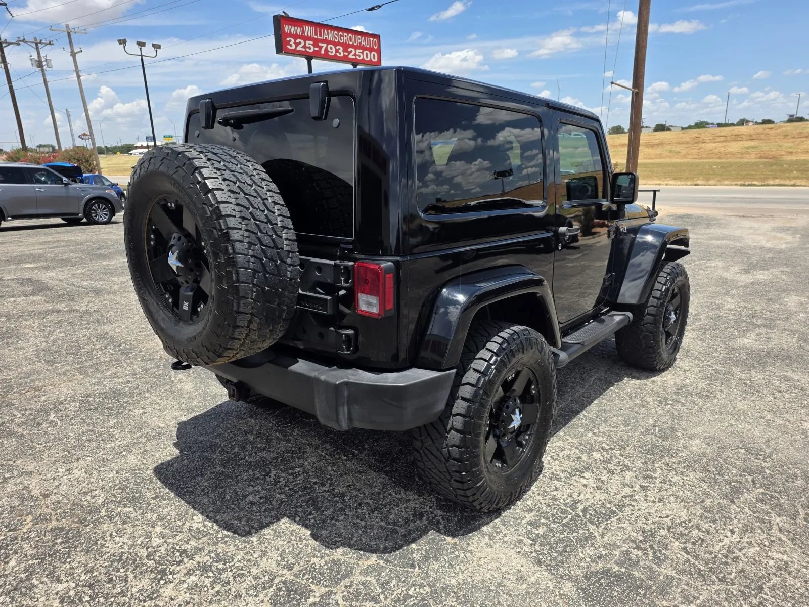 Used 2015 Jeep Wrangler Sahara AWD/4WD image 7