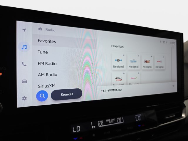 Certified 2025 Toyota Sienna XLE FWD image 17