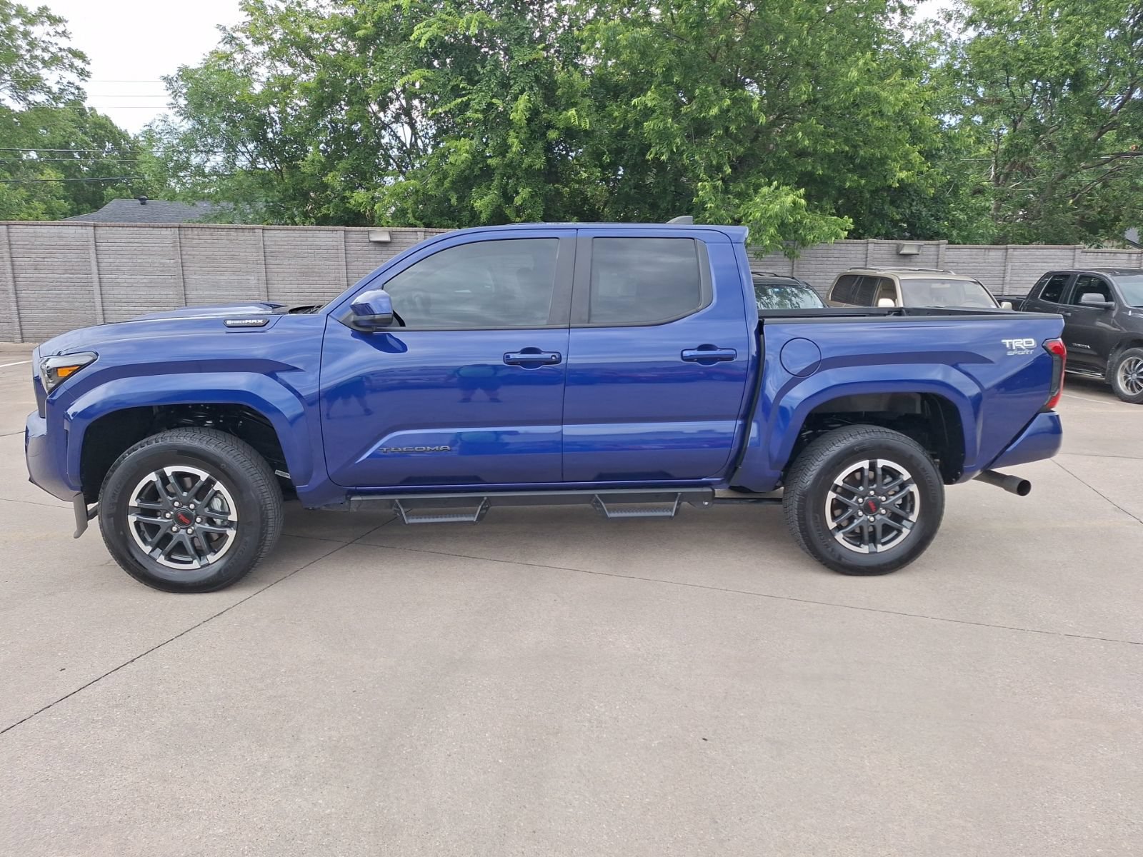 Used 2025 Toyota Tacoma TRD Sport AWD/4WD image 3