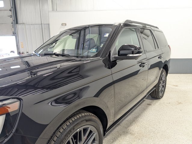Used 2025 Ford Expedition Platinum w/ Stealth Performance Package AWD/4WD image 7