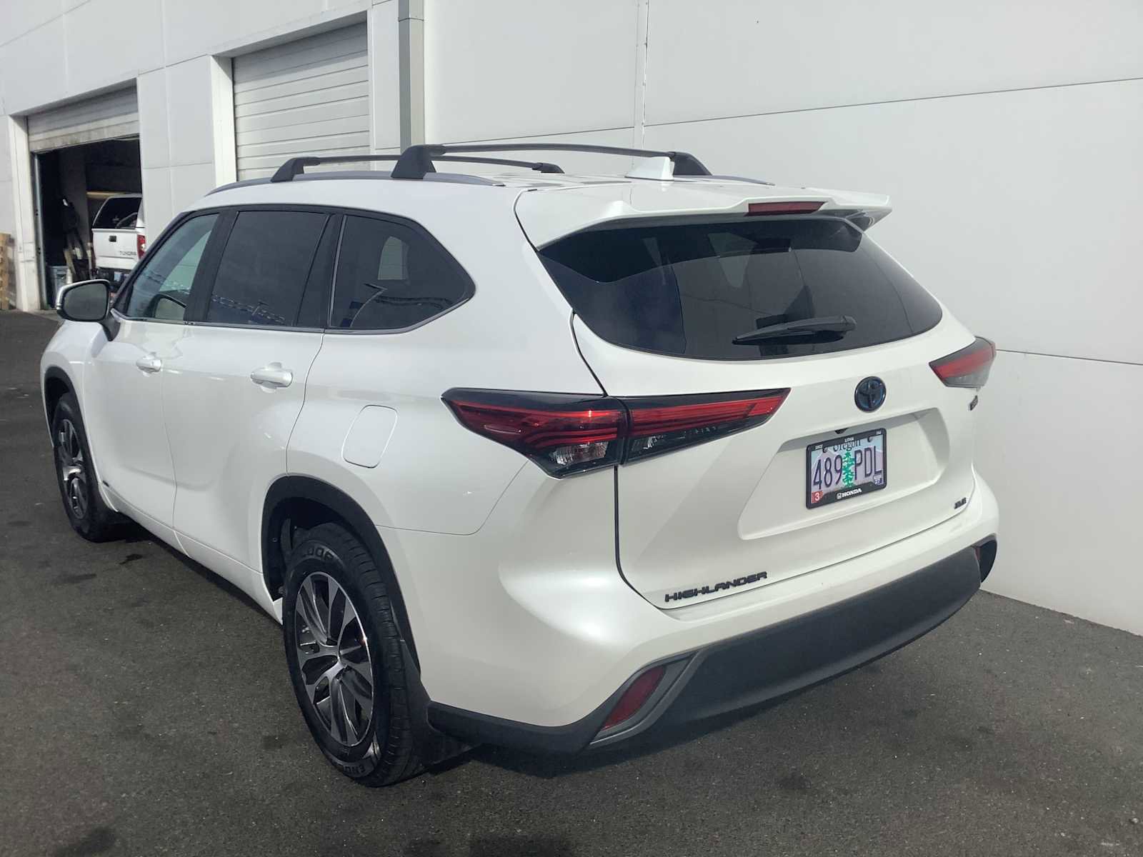 Used 2023 Toyota Highlander XLE image 4