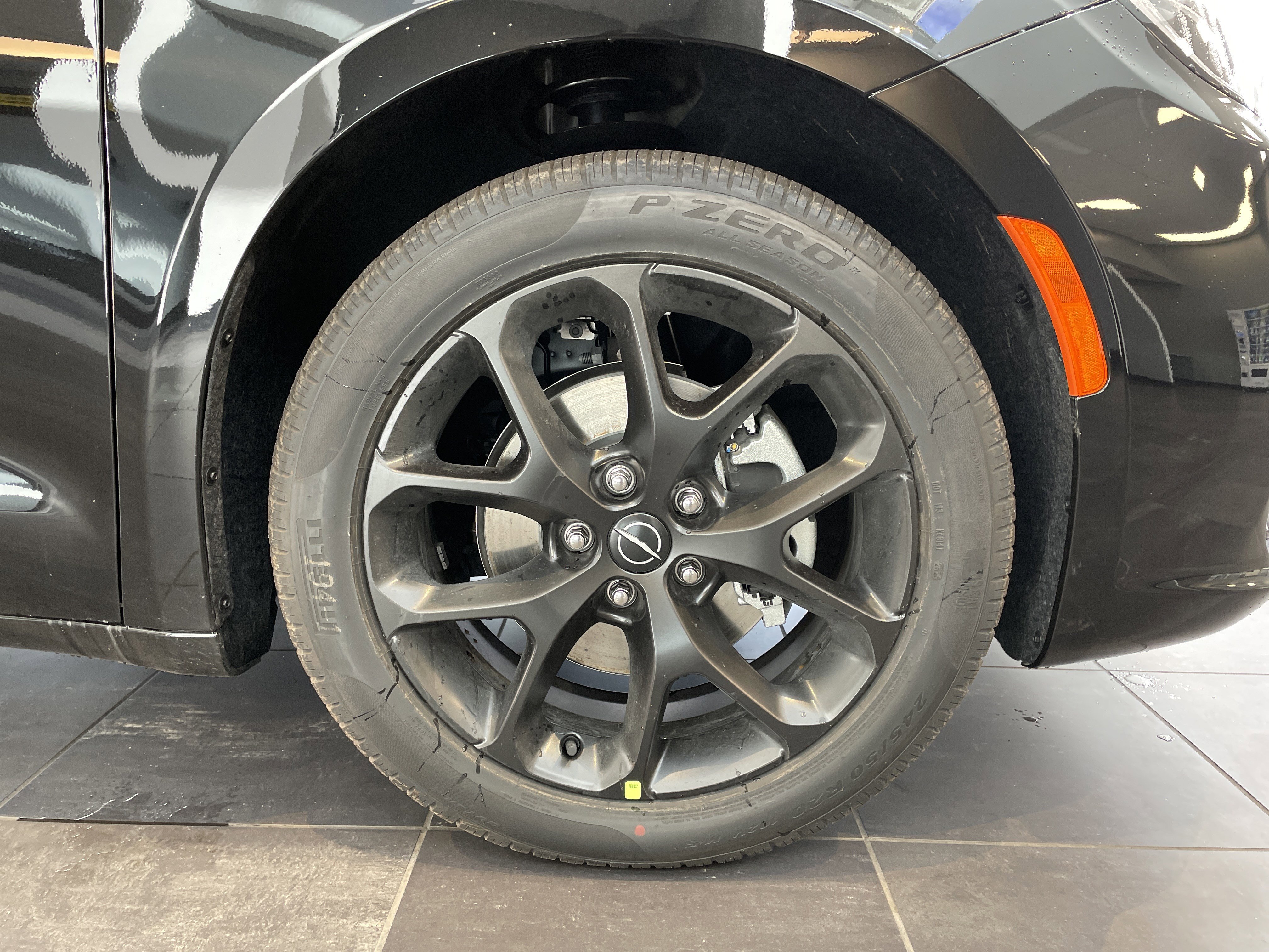 New 2026 Chrysler Pacifica Limited w/ Uconnect Theater Family Group FWD image 12