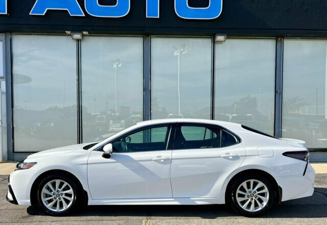 Used 2023 Toyota Camry SE FWD image 2