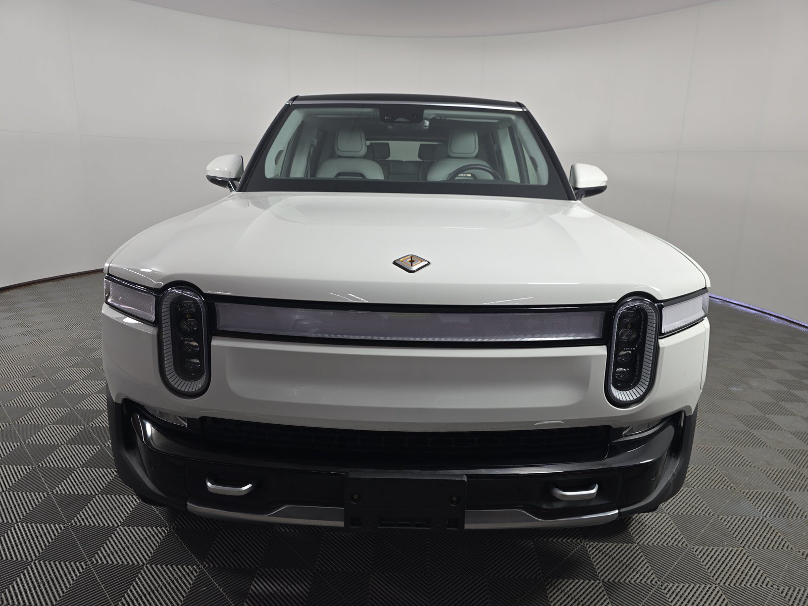 Used 2024 Rivian R1S Adventure AWD/4WD image 8
