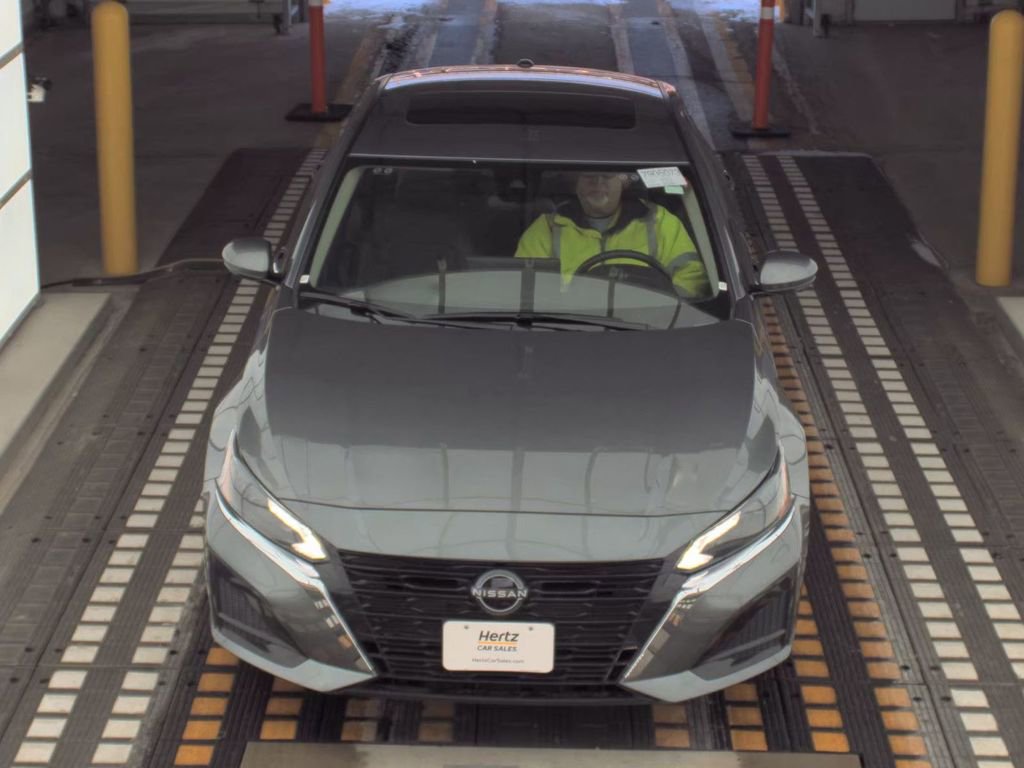 Used 2024 Nissan Altima 2.5 SL image 2