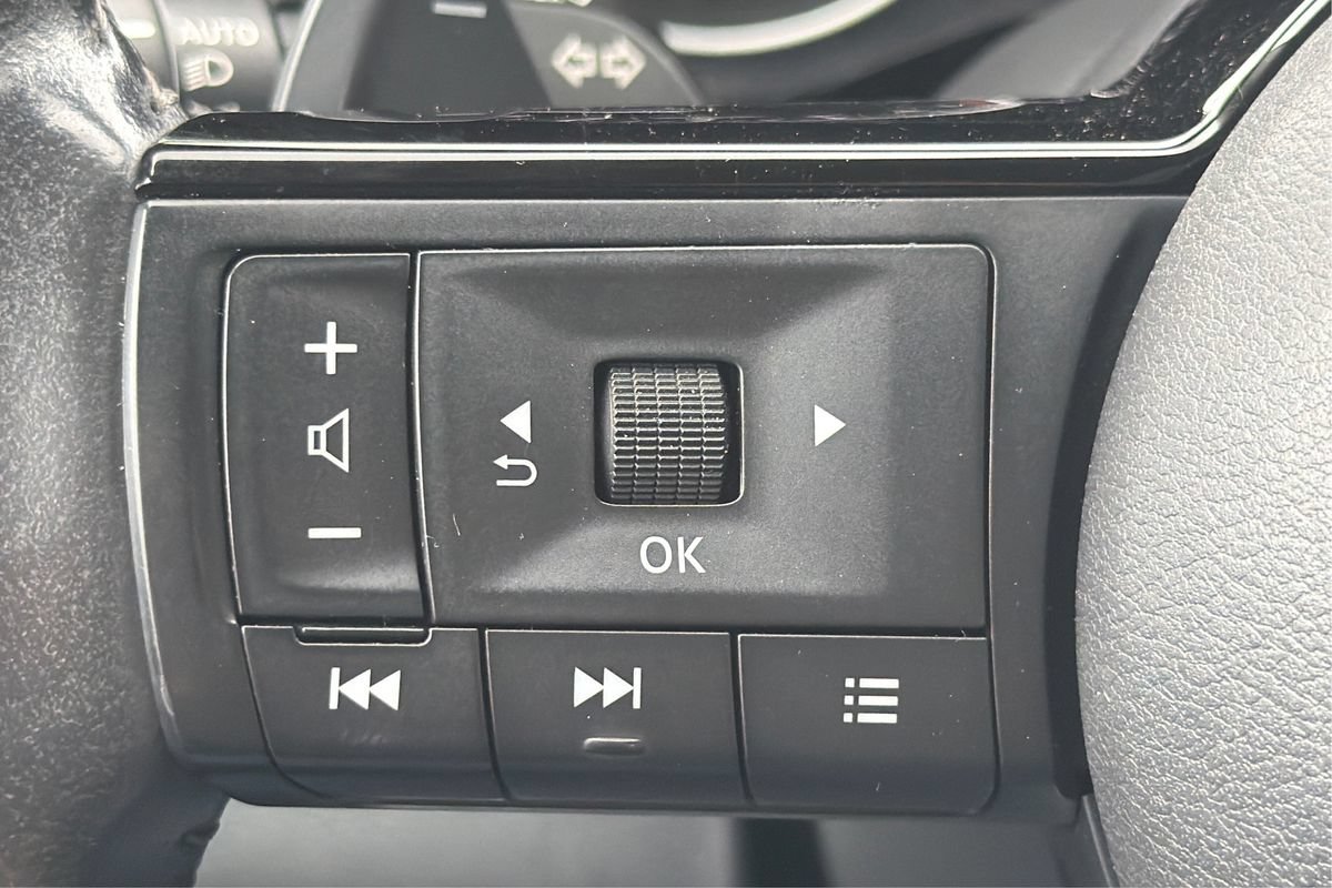 Used 2022 Nissan Pathfinder SL w/ Lighting Package (N92) AWD/4WD image 34