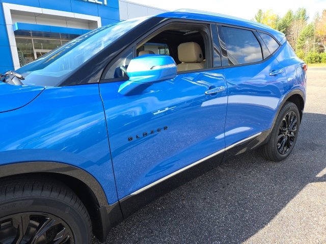 New 2025 Chevrolet Blazer Premier w/ LPO, Black Sport Package image 14