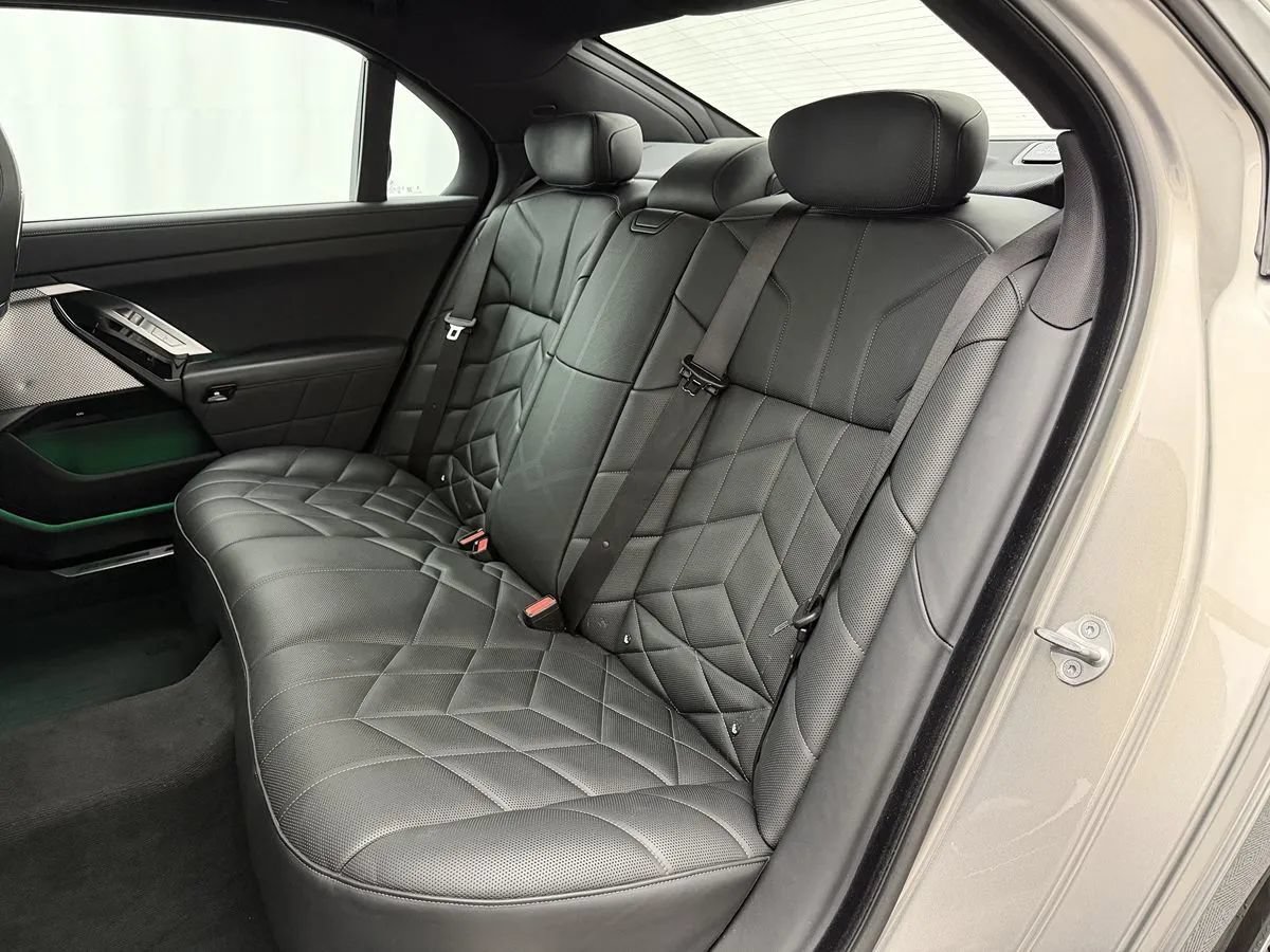 Used 2024 BMW 740i xDrive AWD/4WD image 44