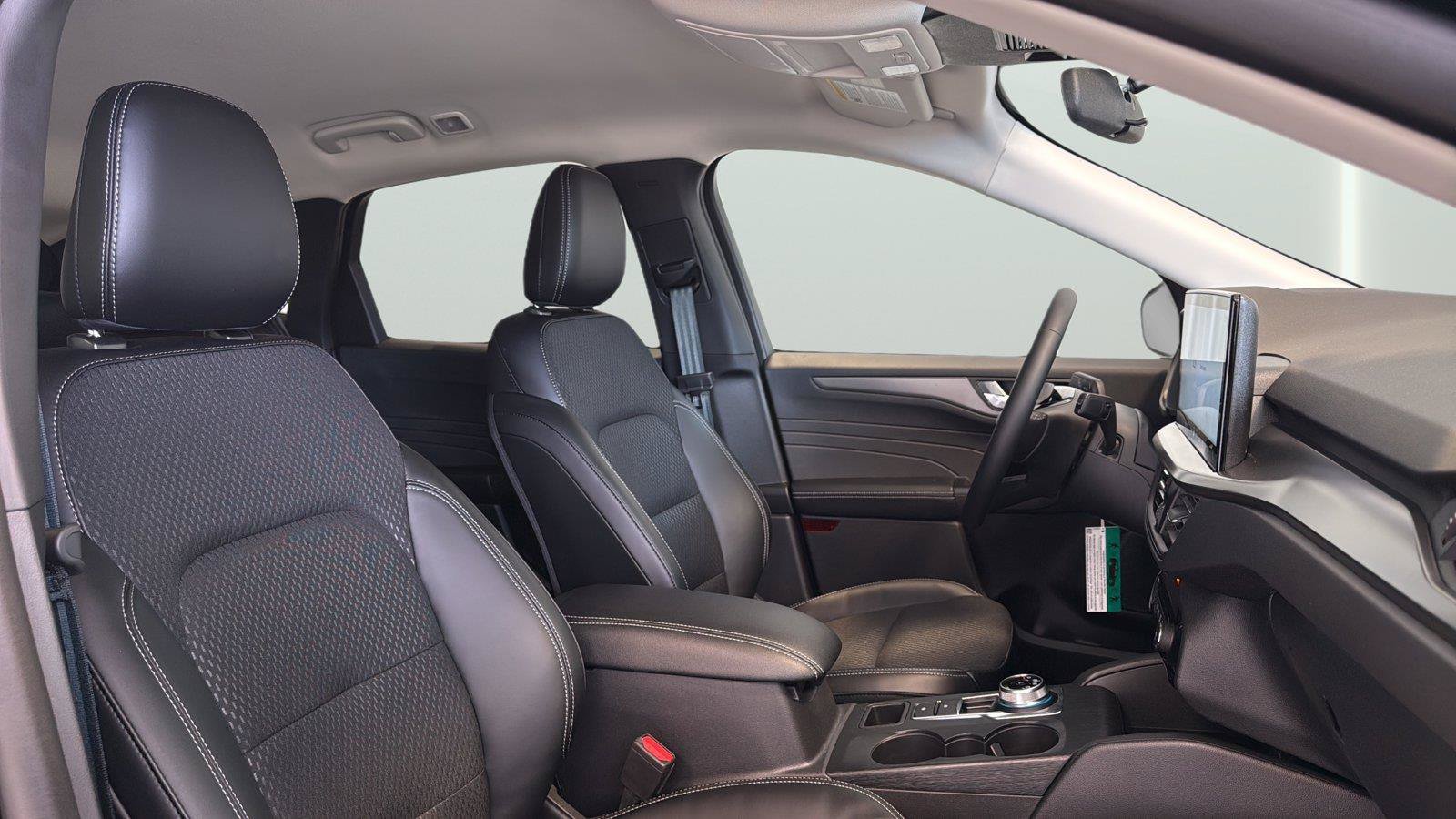 New 2025 Ford Escape SE FWD image 15