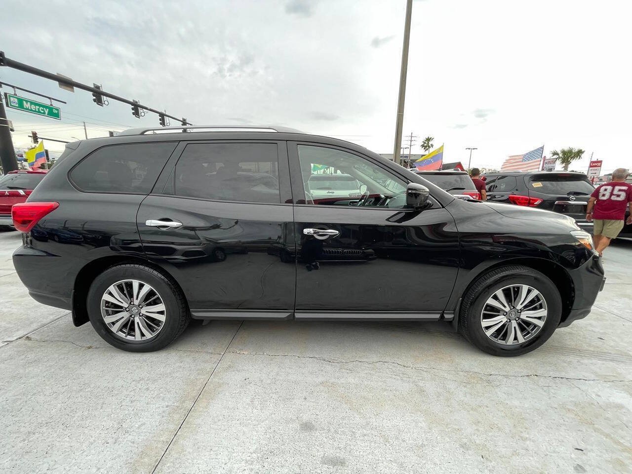Used 2019 Nissan Pathfinder SL AWD/4WD image 6
