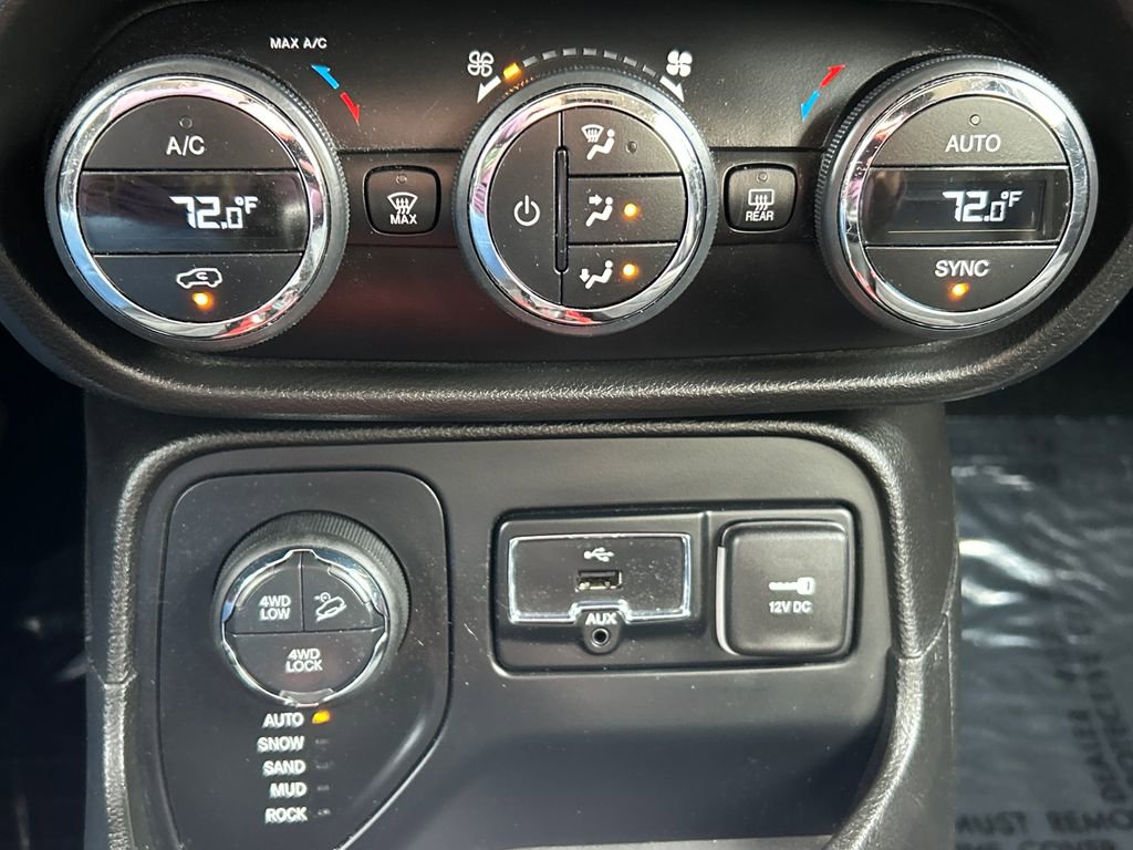 Used 2015 Jeep Renegade Trailhawk w/ Premium Leather Group image 14