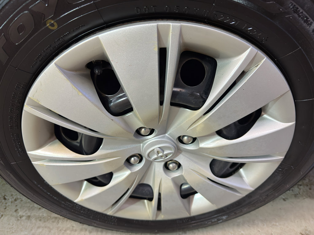 Used 2014 Toyota Yaris L FWD image 32