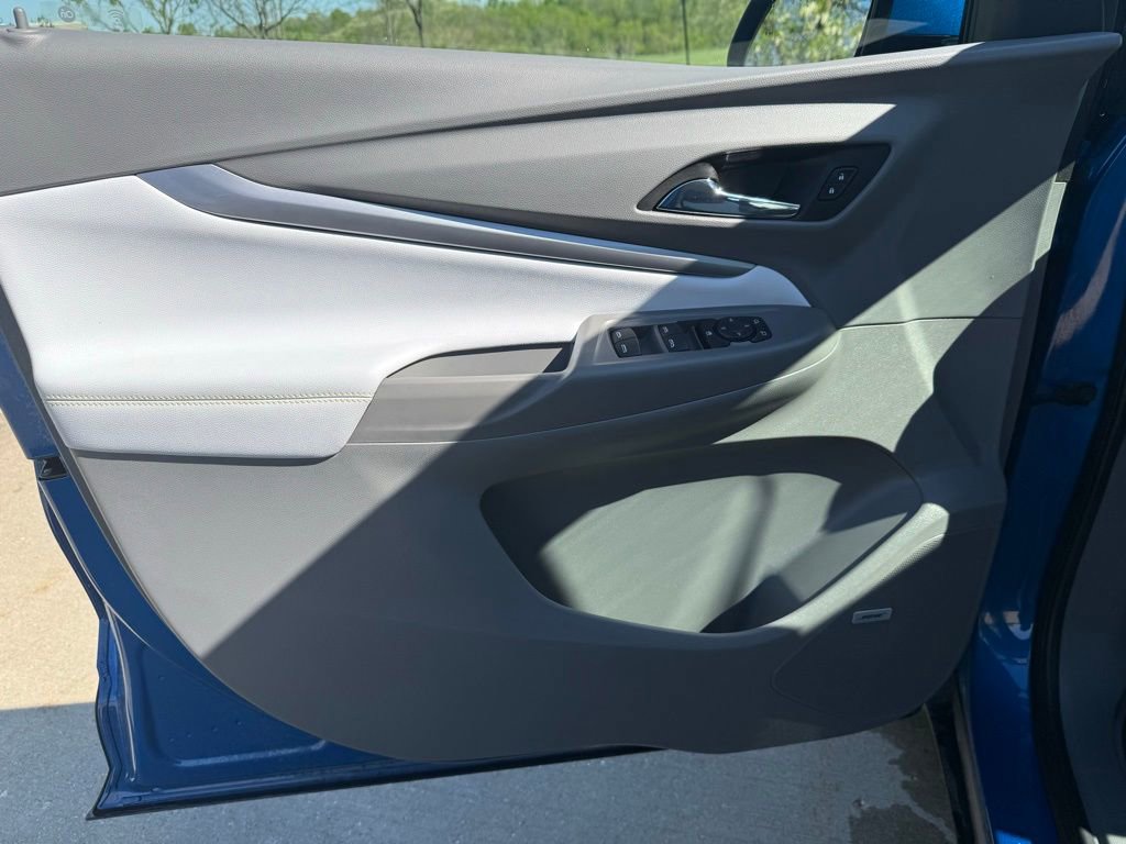 Used 2023 Chevrolet Bolt EUV Premier w/ Sun & Sound Package image 24